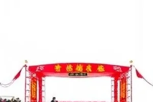 外卖箱里的春天里的保温箱与春联