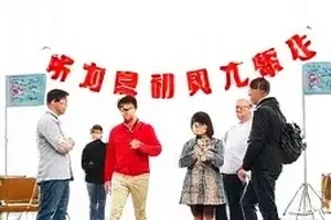 快递柜的留言里的柜门与手写便签